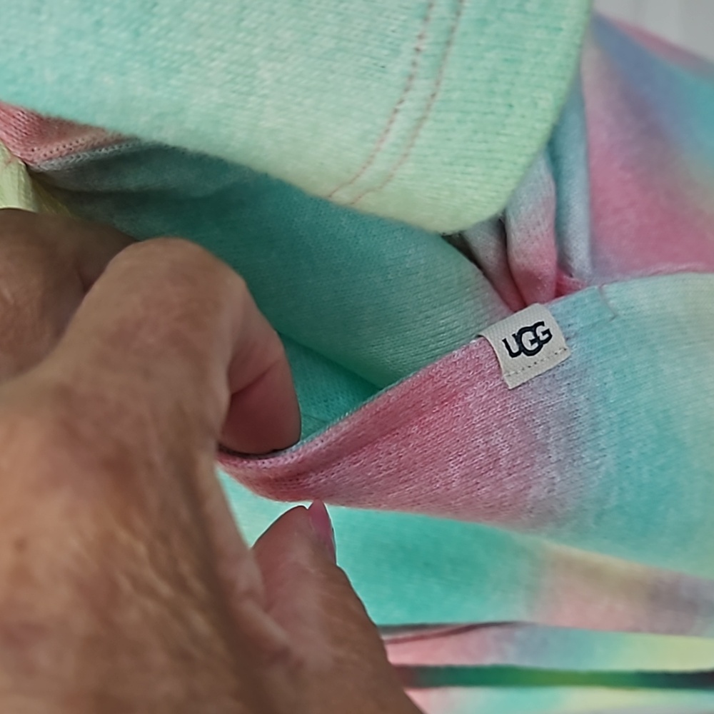 UGG NWT Robe - Picture 3 of 9